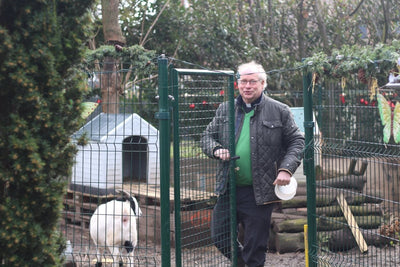 Pastoor Janssen wijdt zijn leven niet alleen aan de schapen