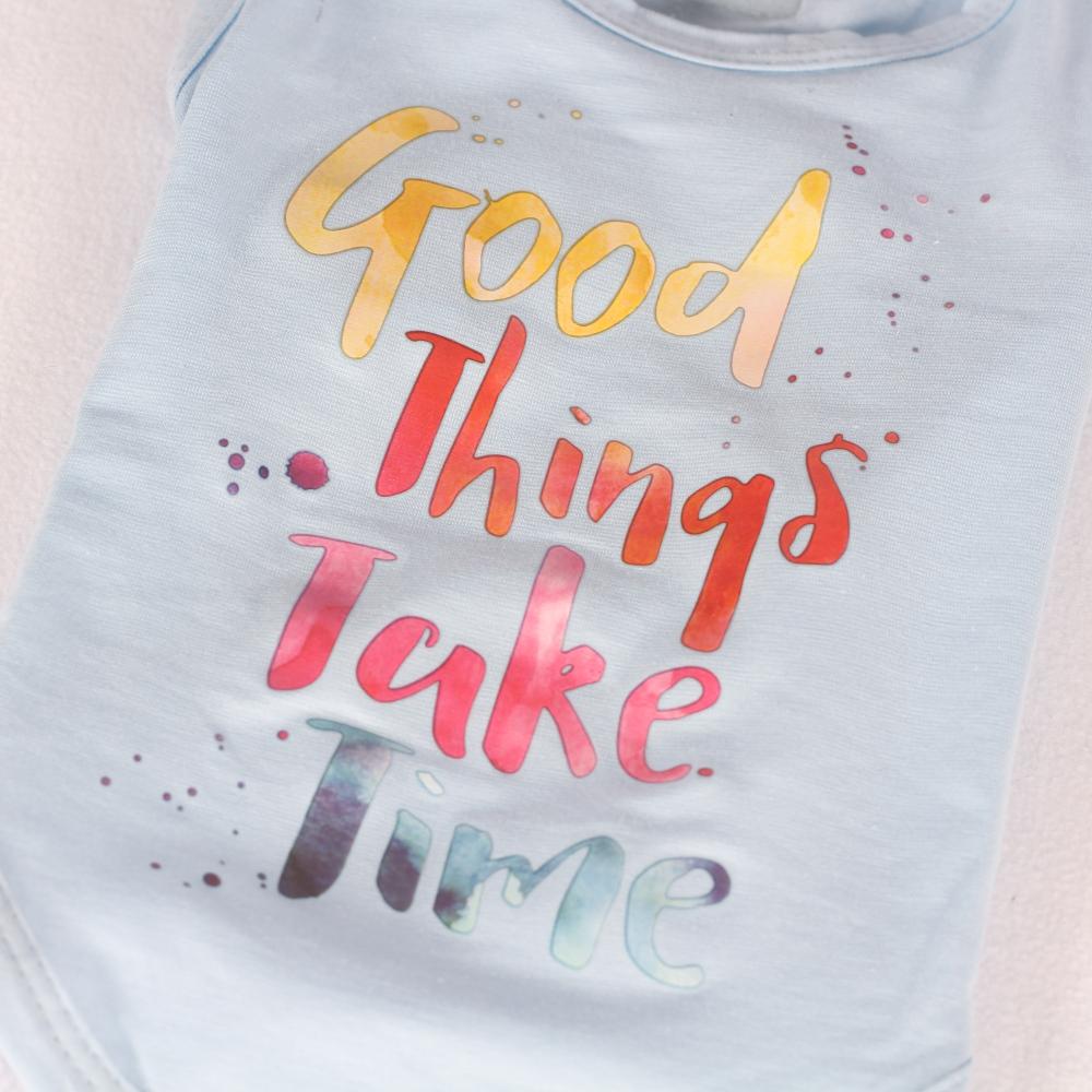 Good Things Take Time T-Shirt in Blauw - Trilli Tutti Brilli